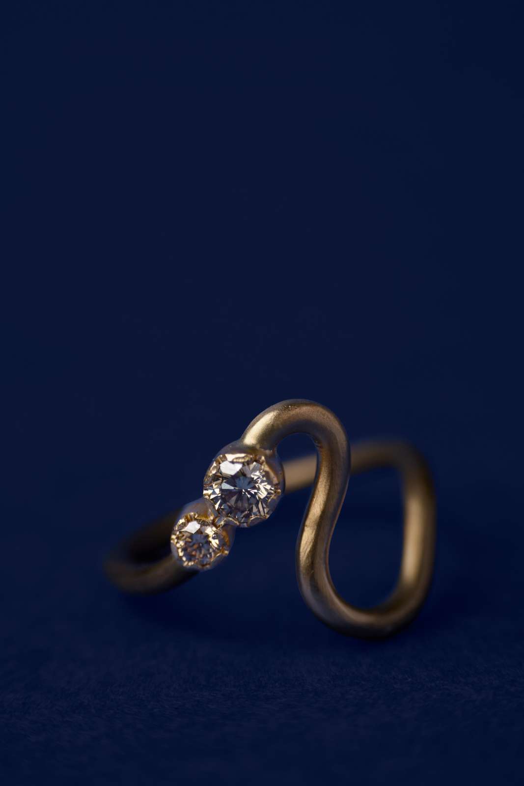Diamond Wave Ring 18 kt White Gold